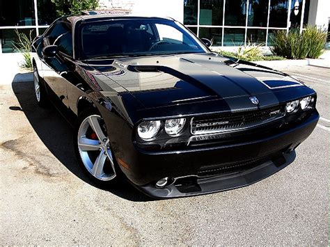 Hot cars: Dodge challenger End CUSTOM LOOK