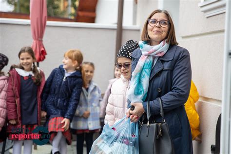 Copiii De La Coala Gimnazial Nr Au Provocat Lacrimi I Emo Ii La