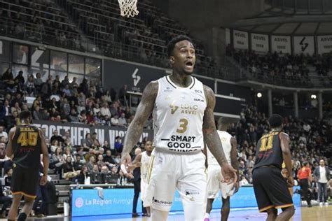 Basket L Asvel s incline à domicile face à Bologne en Euroligue