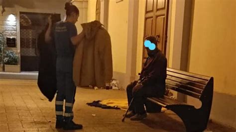 Cecina Cercasi Coperte E Maglie Termiche Emergenza Freddo Per I