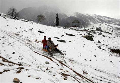 PHOTOS: Jammu and Kashmir receives season's first snowfall - Rediff.com ...