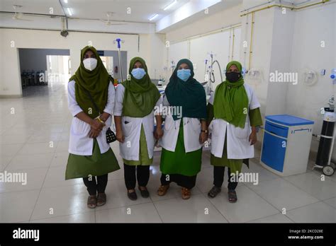 Un Grupo De Enfermeras Posan Para Una Fotograf A En El Hospital