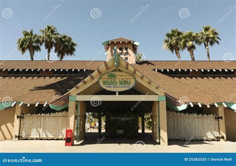 The Wildlife World Zoo & Aquarium Editorial Image - Image of gate, blue ...