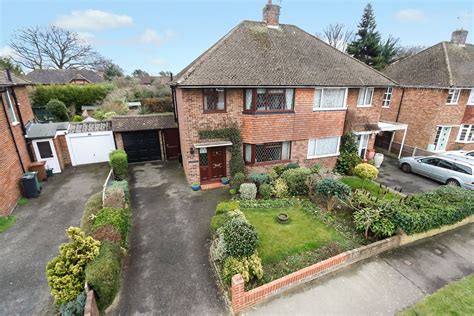 3 bedroom semi-detached house for sale, The Meadway, Horley, RH6 9AW