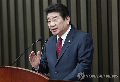 정견발표 하는 한국당 강석호 원내대표 후보 연합뉴스