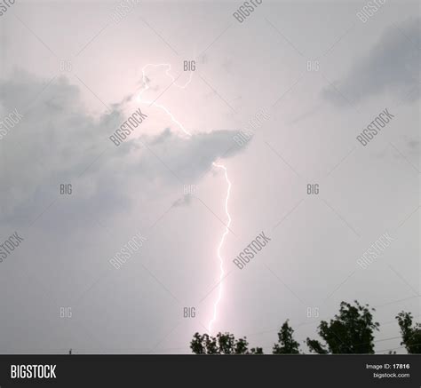 Lightning Strikes Tree Image & Photo (Free Trial) | Bigstock