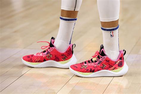 Steph Curry Pays Tribute to His Daughters With New Pink Sneakers