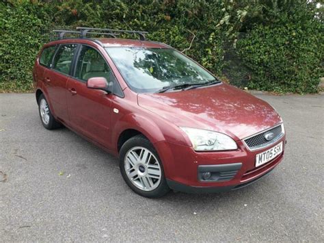 Ford Focus 2o Ghia Automatic Petrol Red 5 Door Estate 2005 In