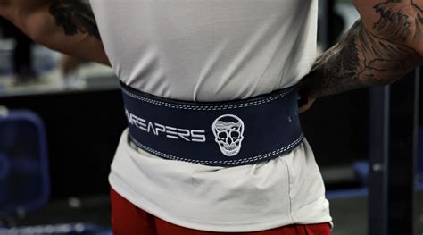 How to Wear and Adjust a Weightlifting Lever Belt - GYMREAPERS