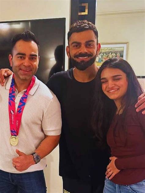 virat kohli meets family   team hotel  delhi celebrates wc win