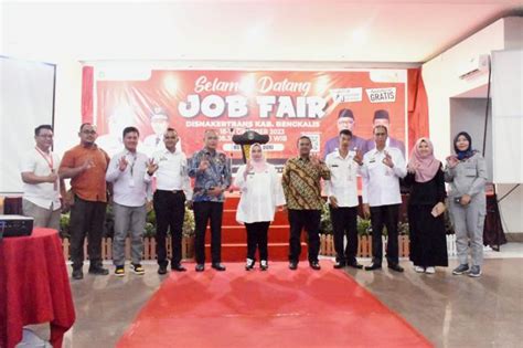 Bupati Kasmarni Buka Job Fair Bursa Kerja Tahun Di Mandau Riauone