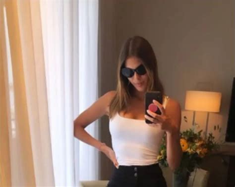 Iris Mittenaere Tr S Sexy Cannes Elle Fait Monter La Temp Rature