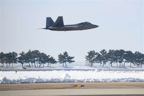 第三度出擊 美軍f 22戰機擊落加拿大領空不明物 中共間諜氣球 拜登 特魯多 新唐人电视台