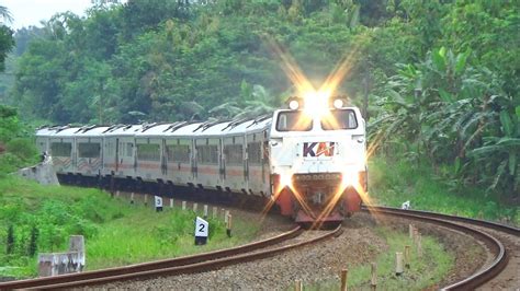 HUNTING KERETA API MELESAT KENCANG DI DEKAT SINYAL MUKA STASIUN SUMPIUH