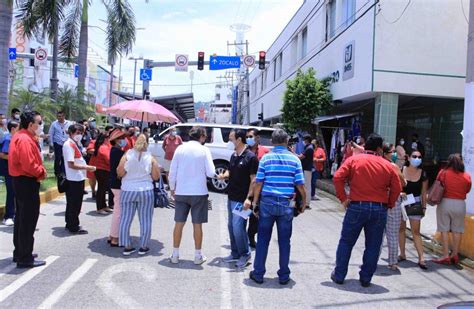 Bloquean sindicalizados del IMSS la Cuauhtémoc no les pagan la