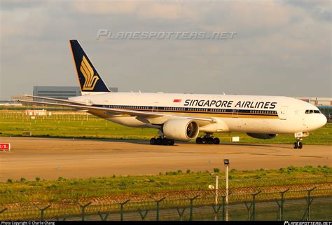 V Sro Singapore Airlines Boeing Er Photo By Charlie Chang