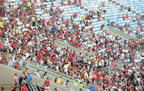 Torcedores do Fla protestam contra preço dos ingressos no Maracanã