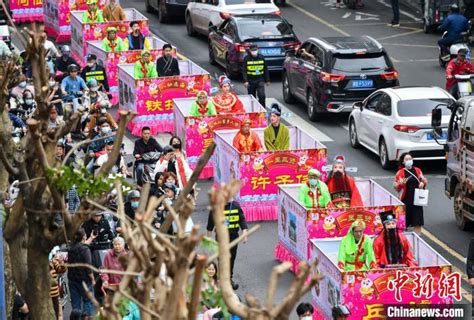 新春走基层丨海南海口：“装马匹”民俗祈福巡游闹元宵 西部网（陕西新闻网）