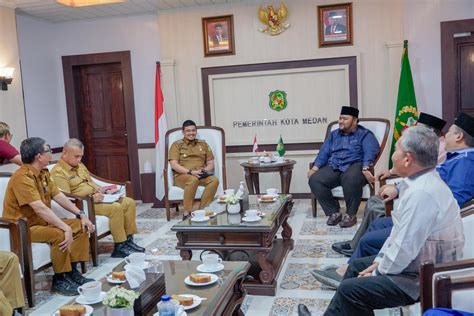 Galeri Foto Wali Kota Medan Bobby Nasution Menerima Pengurus Fkub Kota Medan Di Balai Kota