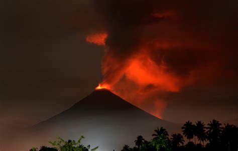 Aktivitas Vulkanik Gunung Soputan Mulai Menurun