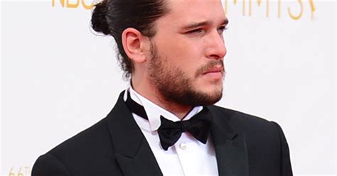 Emmys 2014 Kit Harington Rocks Man Bun On The Red Carpet Us Weekly