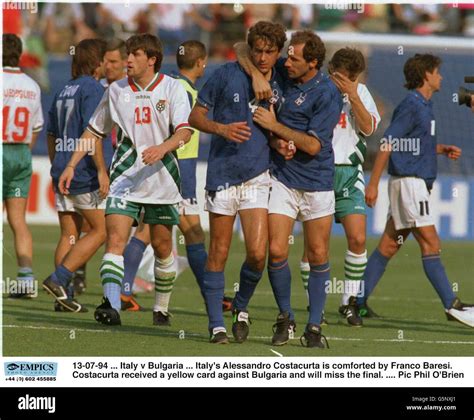 Soccer World Cup 94 Italy V Bulgaria Stock Photo Alamy