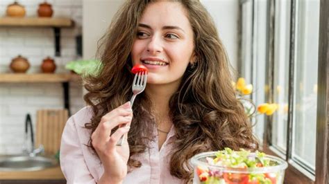 Foods For Happy Hormone आप भी रहना चाहते हैं खुश तो डाइट में इन