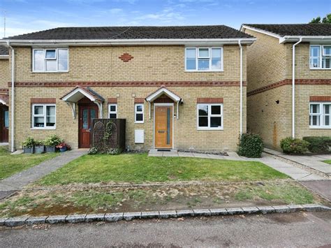 2 Bed End Terrace House For Sale In Greenfinch Close Owlsmoor