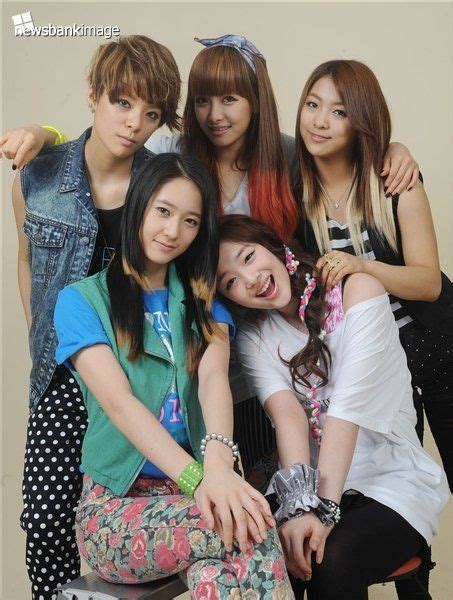 Amber Liu Krystal Jung Victoria Song Sulli And Luna Fx Krystal