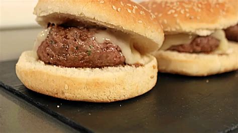 Hamburguesa De Carrillera De Ternasco Con Torta Del Casar Recetas De