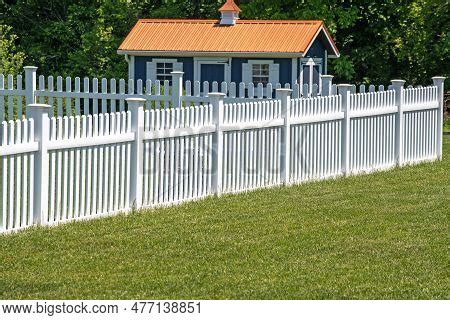 White Vinyl Fence Image & Photo (Free Trial) | Bigstock