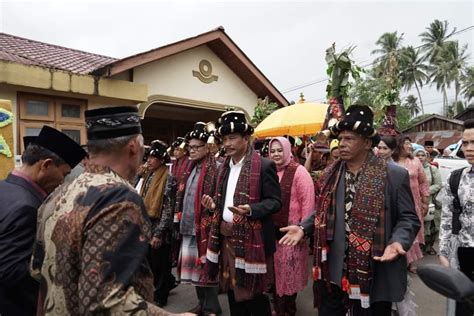 Rudi Resmi Ditabalkan Marga Harahap Marlin Dapatkan Marga Boru