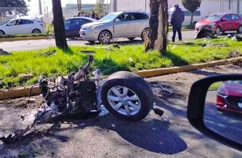 Conductor Choca Contra árbol Y Parte Su Auto En Dos En Toluca