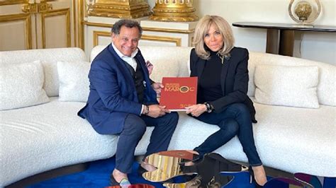 Mmvi Mehdi Qotbi Remet Brigitte Macron Le Catalogue Livre De L