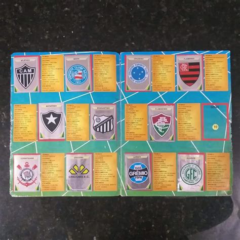 Álbum de Figurinhas Campeonato Brasileiro Super Craques Incompleto