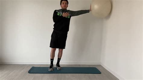 Proprioception épaule Avec Swissball Youtube