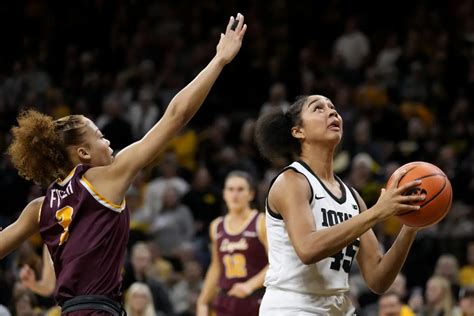 Caitlin Clark S Triple Double Leads No 4 Iowa Over Loyola Chicago 98