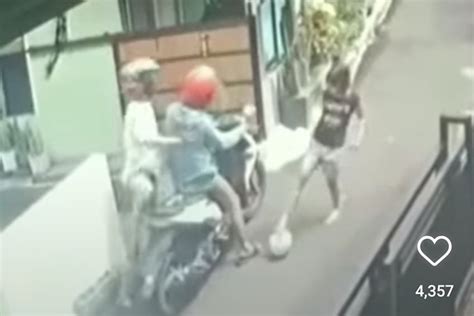 Terekam CCTV Bocah Perempuan Di Cijantung Jadi Korban Jambret