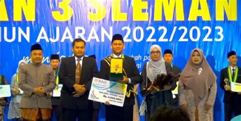 Wisuda Purnasiswa Man 3 Sleman Dan Penganugerahan Siswa Berprestasi Man 3 Sleman Yogyakarta