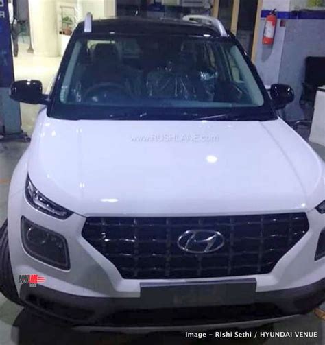 Hyundai Venue white black dual tone arrives at dealer - Video review