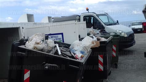 Paola FOTO Isole Ecologiche Utilizzate Come Discarica Caccia Agli