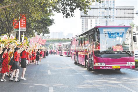 南宁白马公交（brt）公司 1500辆车护航学子赴考逐梦 国际在线