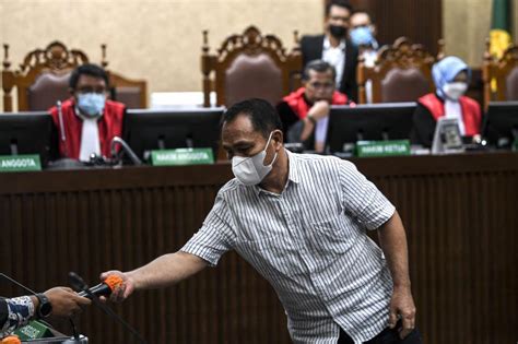 Hakim Desak Kakak Bupati Langkat Tak Berbelit Di Sidang Kasus Suap