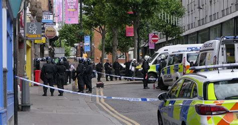 Croydon Police Stand Off Flats Evacuated And People Locked In Shops