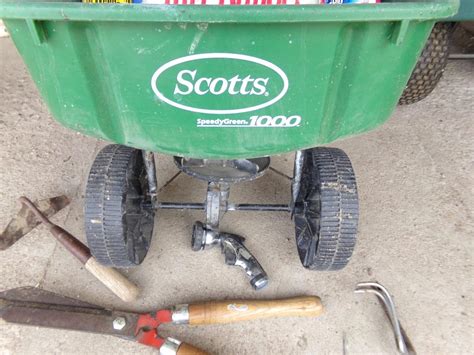 Lot 252 Scotts Speedy Green 1000 And Lawn Care