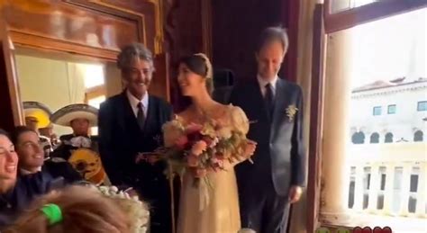 Olivia Testa Si Sposa Fiorello E Il Pap Edoardo La Accompagnano All