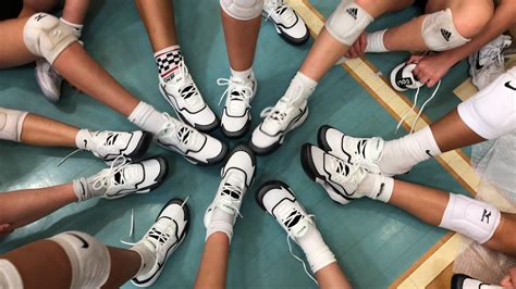 Husker Freshman Harper Murray Gives Shoes To Alma Mater