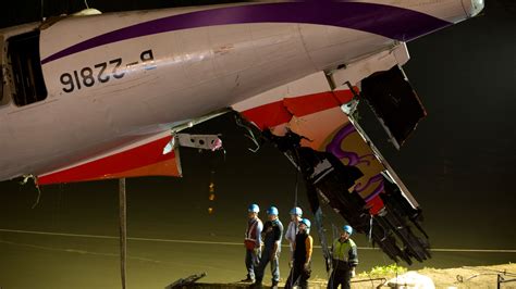 Recuperan Las Cajas Negras Del Avión Transasia Que Dejó Más De 30