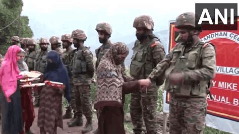 Muslim Women Tied Rakhi On Wrist Of Soldiers In Uri Video Today Amar