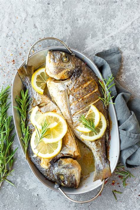 Pesce Al Forno Dorado Orata O Pesce Di Dorada Grigliato Immagine Stock